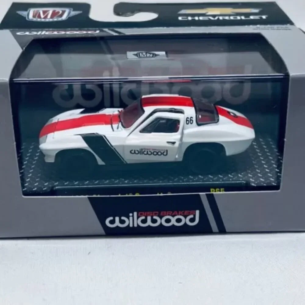 M2 Machines 1966 Chevrolet Corvette 427 R65 Wilwood Disc Brakes Themed 1:64‎ Car